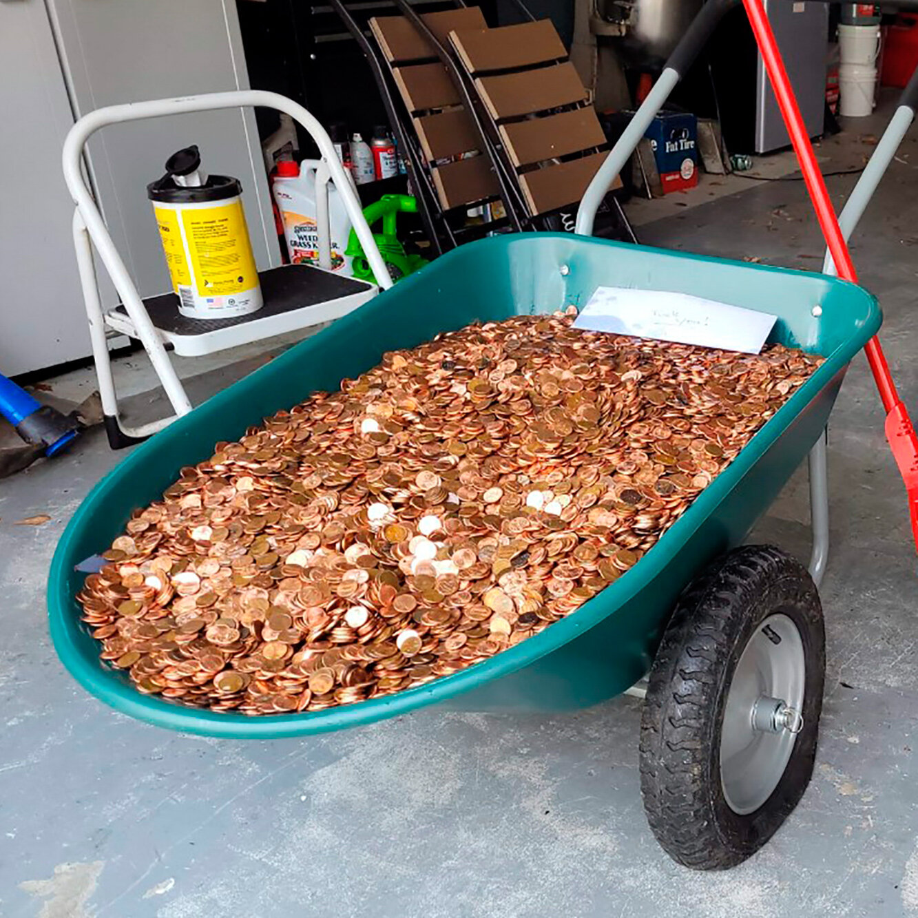 punetori-zhduket-nga-puna-pa-lajmerim-ja-si-hakmerret-pronari