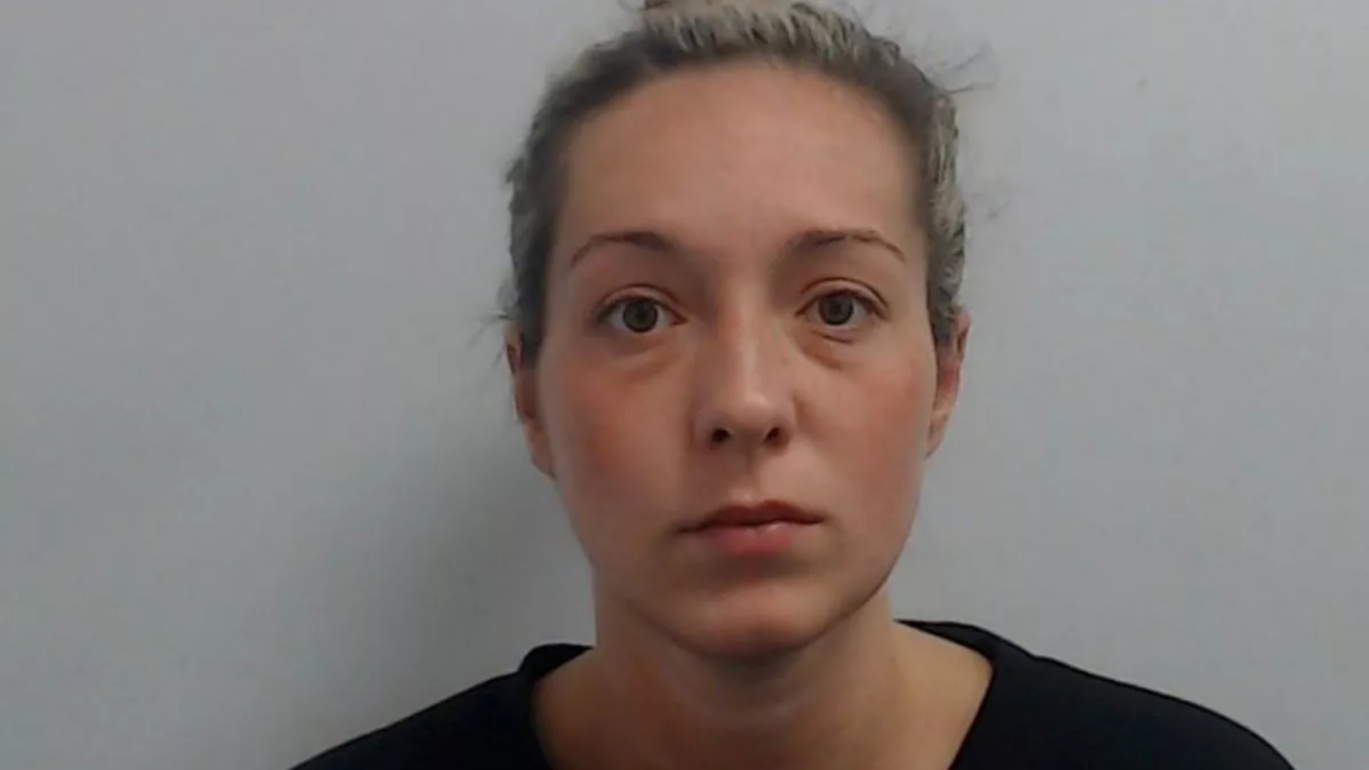 beri-seks-me-2-nxenes-dhe-lindi-nje-femije-me-njerin-prej-tyre-mesuesja-habit-e-dashuroja