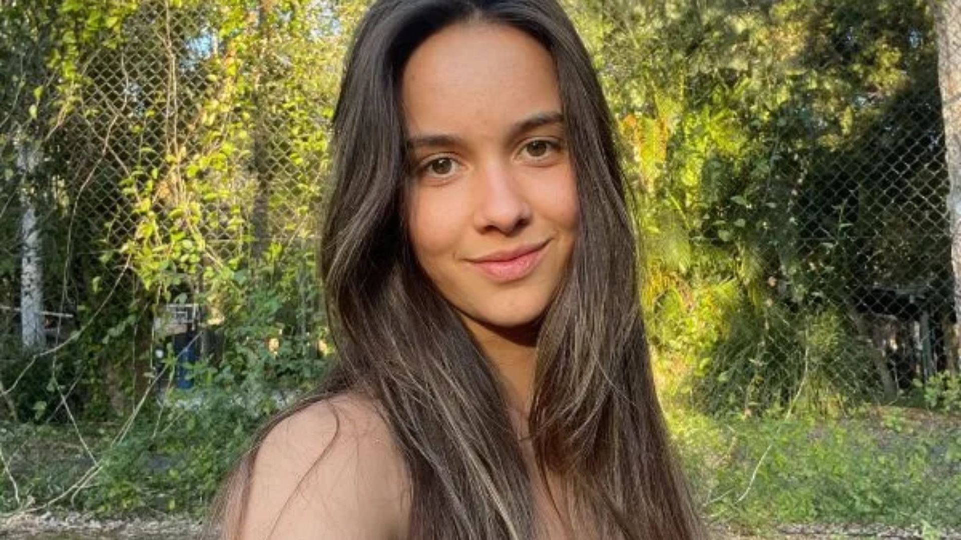 habit-blogerja-e-famshme-po-i-genjeni-femijet-me-ekzistencen-e-babagjyshit-po-ushqeni-komunizmin