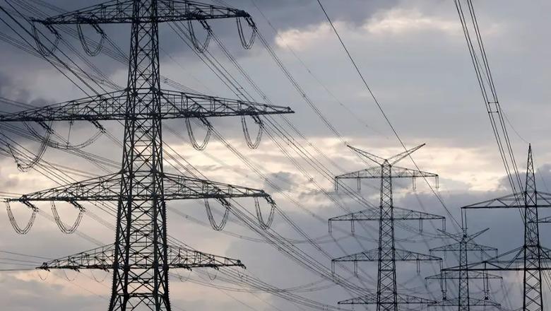 energjia-ben-revolucion-per-here-te-pare-ne-histori-privatet-kalojne-shtetin-per-kapacitetin-e-instaluar