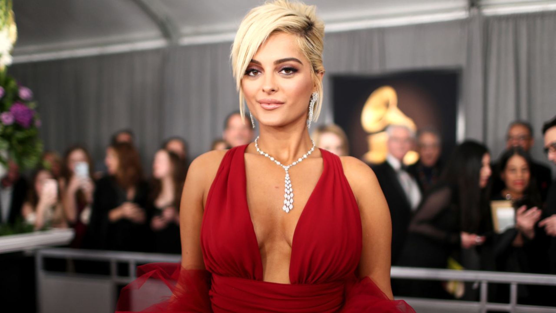 bebe-rexha-perplaset-ash-ne-kete-mes-ti-je-bebe-rexha-shperthen-ndaj-komentueses-per-shkak-te-luftesbebe-rexha-perplaset-ash