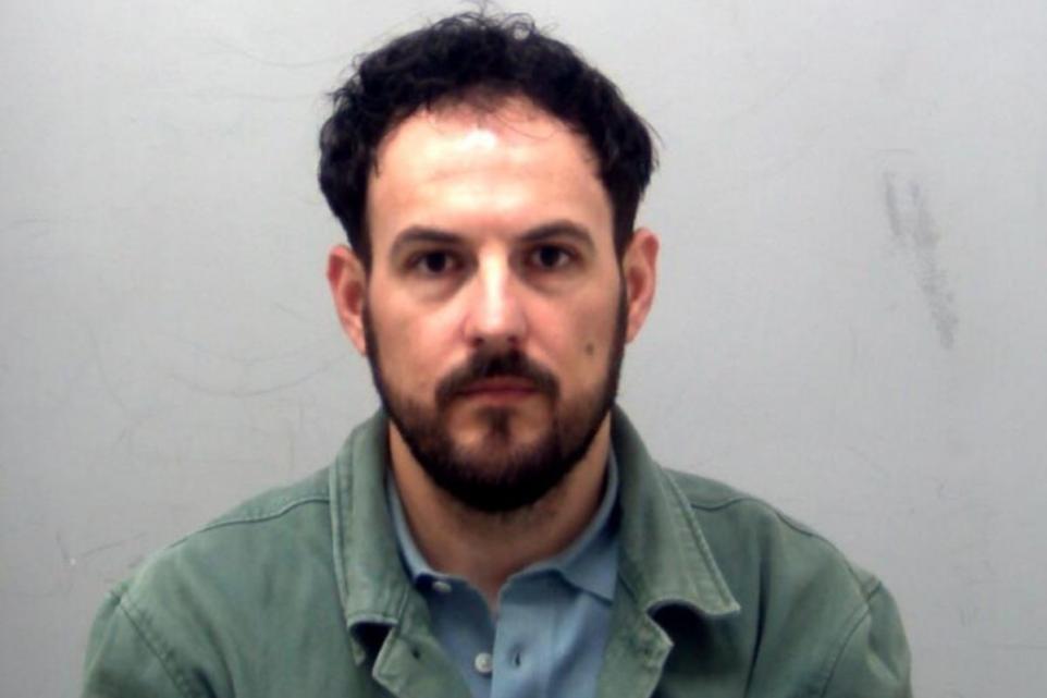 u-kap-me-mbi-100-doza-droge-gati-per-shitje-e-peson-keq-i-riu-shqiptar-ne-angli-foto