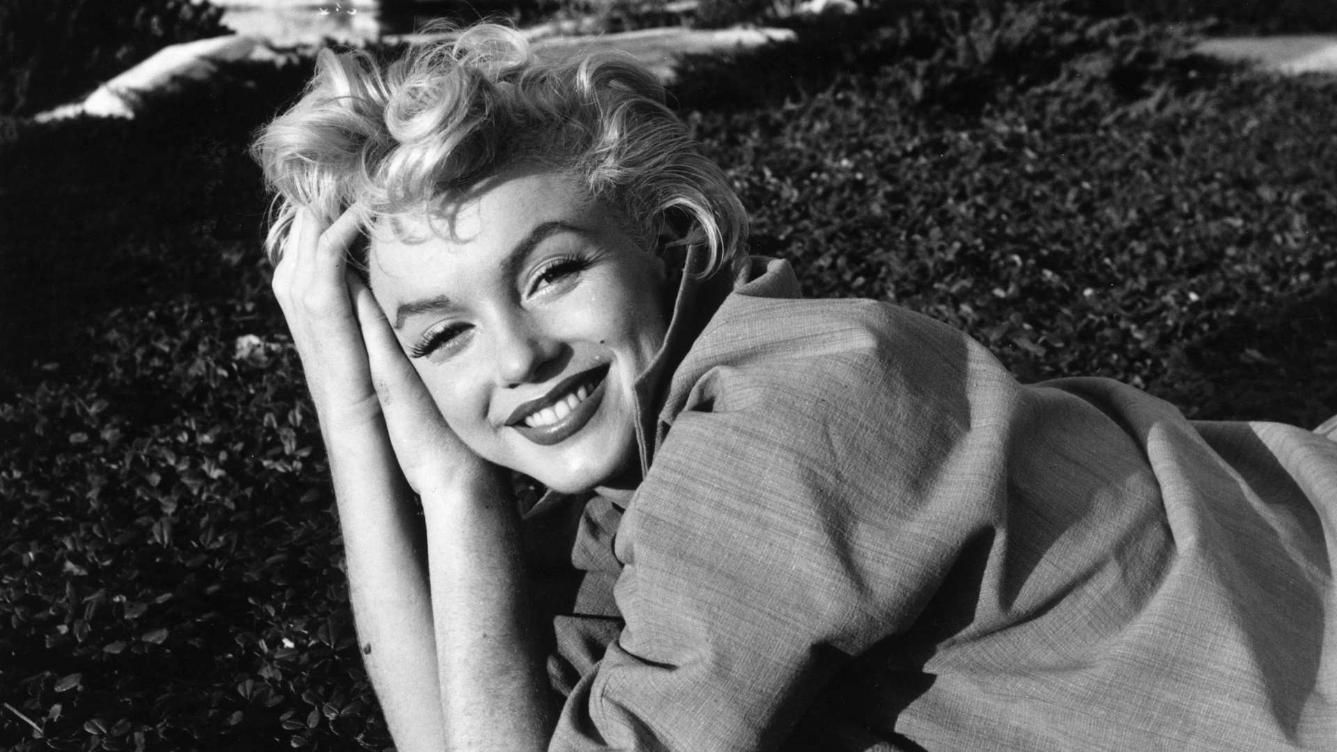 nga-norma-jeane-te-miti-i-pavdekshem-100-vjet-nga-lindja-e-marilyn-monroe