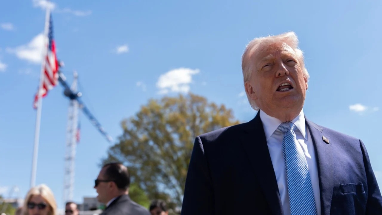 urrejtja-mes-putin-dhe-zelenskyt-eshte-qesharake-trump-po-bisedoj-me-te-dy