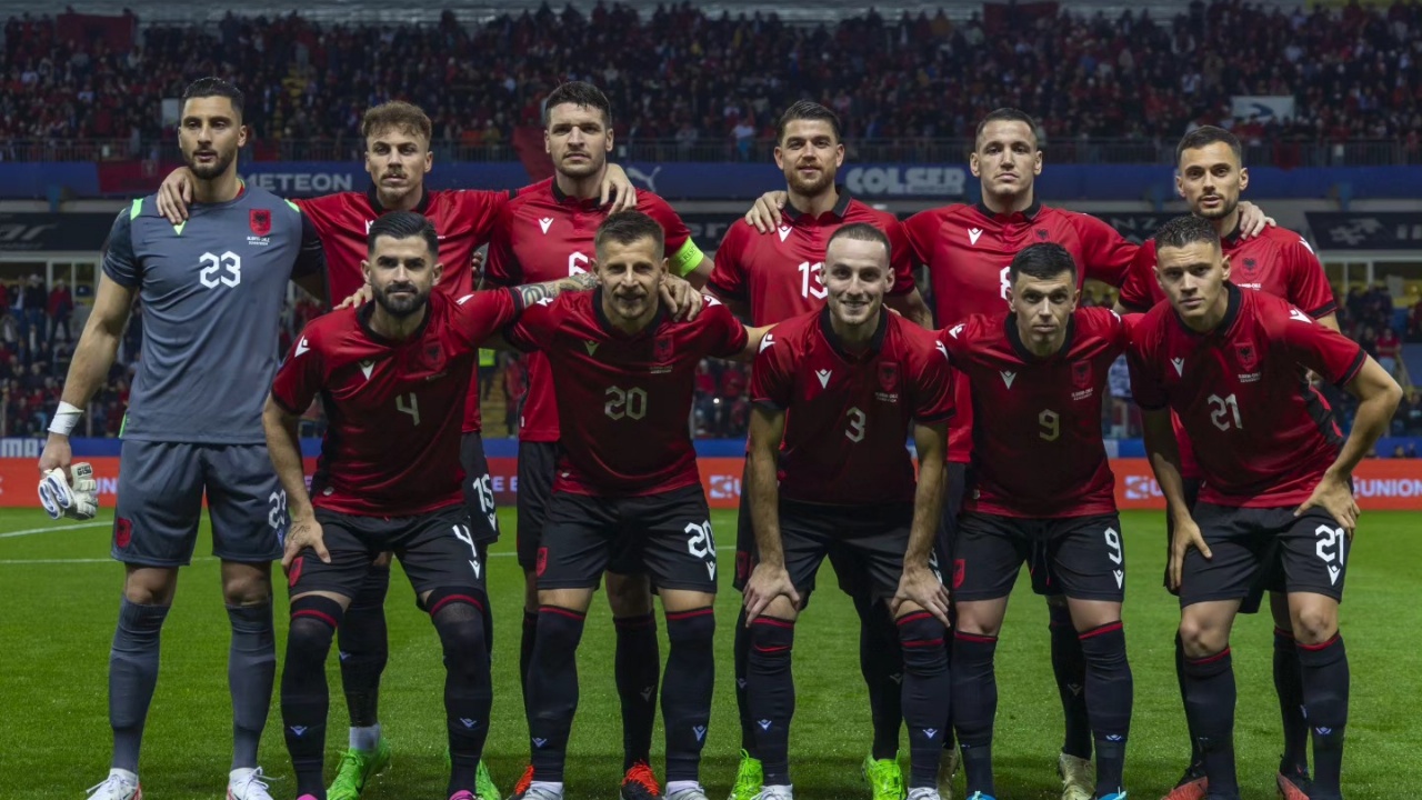 Humbjet i kushtojnë shtrenjtë Shqipërisë  Bie përsëri në renditjen e FIFA s  por ka më keq 