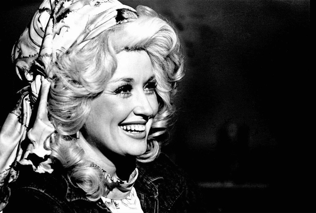pak-dite-pas-vdekjes-se-saj-aeroporti-i-njohur-do-te-mbaje-emrin-e-se-ndjeres-dolly-parton