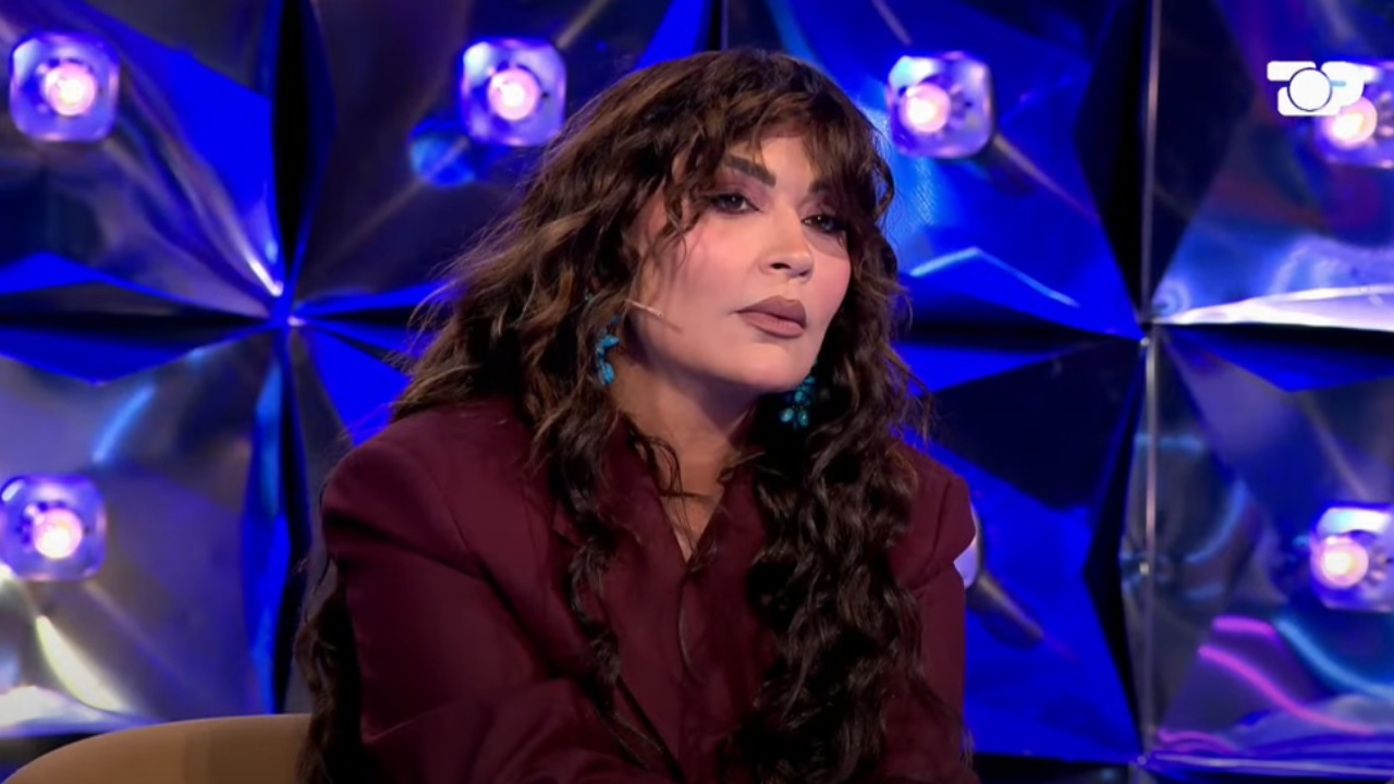  Flas në dimër kur i ikën    Rozana HABIT me përgjigjet për Valbonën dhe Laertin  I premtoi parkimin 