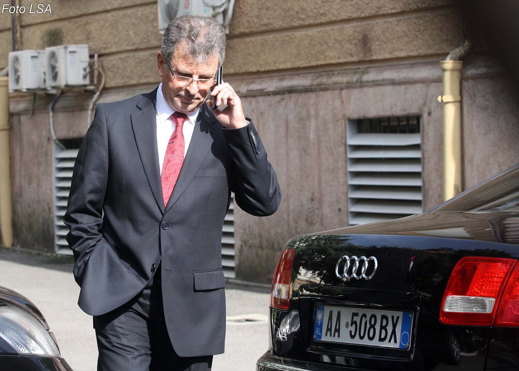 edhe-shefi-i-shish-hakerohet-si-ia-moren-visho-ajazit-1500-dollare