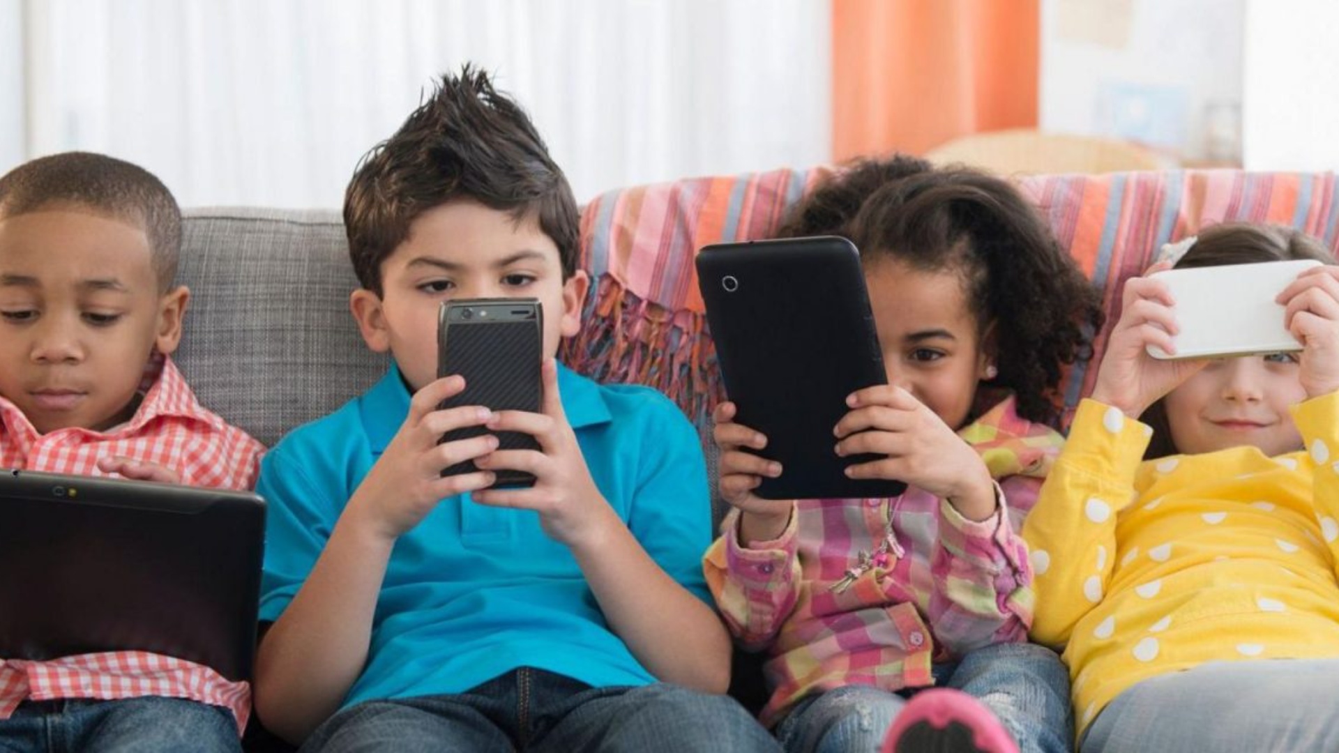 prinder-beni-kujdes-perdorimi-i-tepert-i-telefonave-para-moshes-13-vjec-ndryshon-strukturen-e