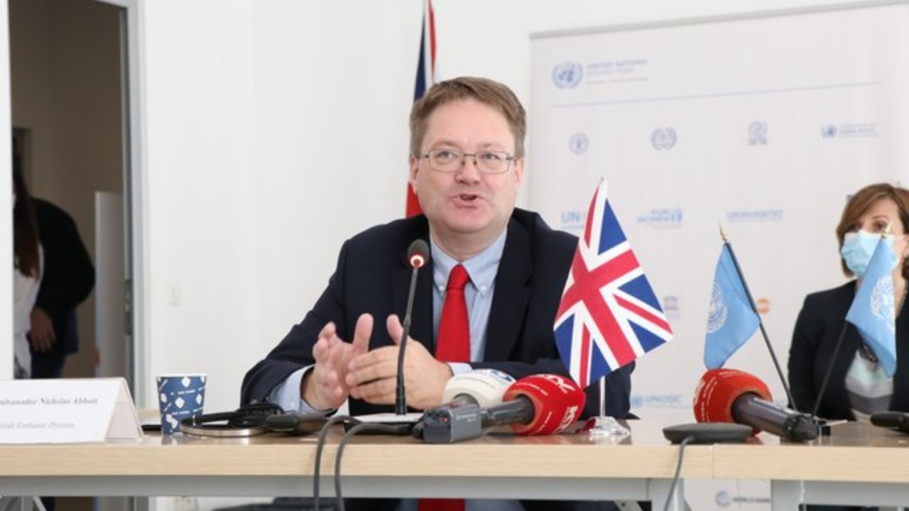 Ambasadori i ri britanik, Nick Abbott merr detyrën, reagon ambasada në ...