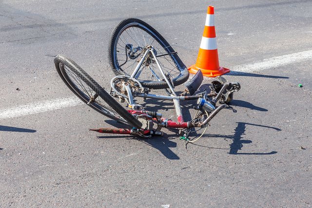 U rrëzua nga biçikleta  60 vjeçari në Tiranë pëson dëmtime të rënda  ndërron jetë në spital