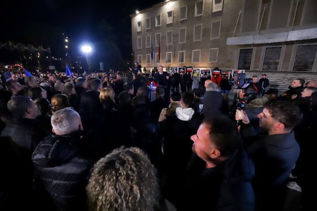 rama-ka-vjedhur-90-perqind-te-67-miliarde-eurove-berisha-moti-i-keq-ua-shembi-rruget-e-florinjta-kurse