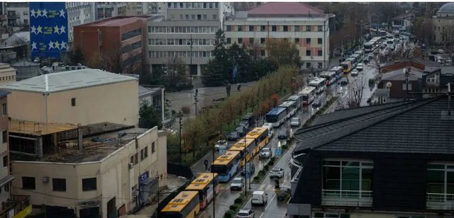 mund-te-shfrytezoje-vetem-1-12-e-buxhetit-tri-pale-zgjedhjeve-brenda-vitit-ne-kosove-analiza-e-dw-rrezikon-mireqenien-sociale