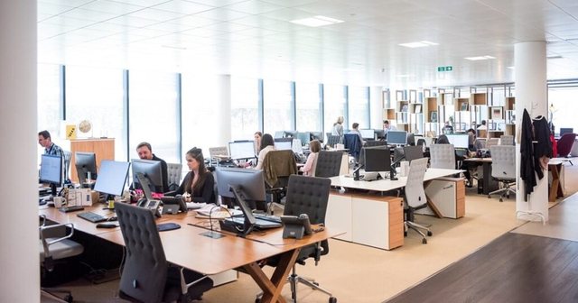 teknologjia-ul-numrin-e-te-punesuarve-ne-zyra-instat-turizmi-dhe-ndertimi-me-rritje