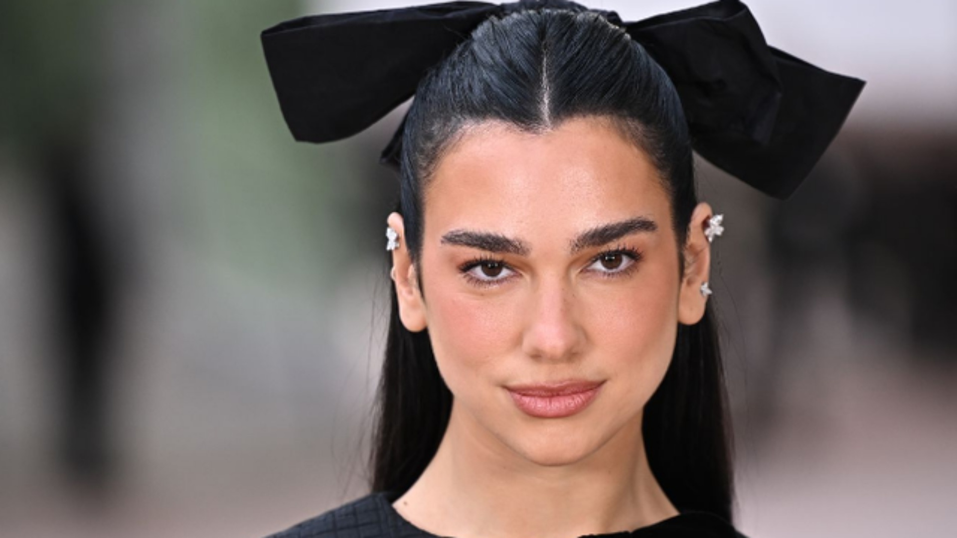 e-pabesueshme-dua-lipa-thyen-nje-tjeter-rekord-historik-behet-fjale-per