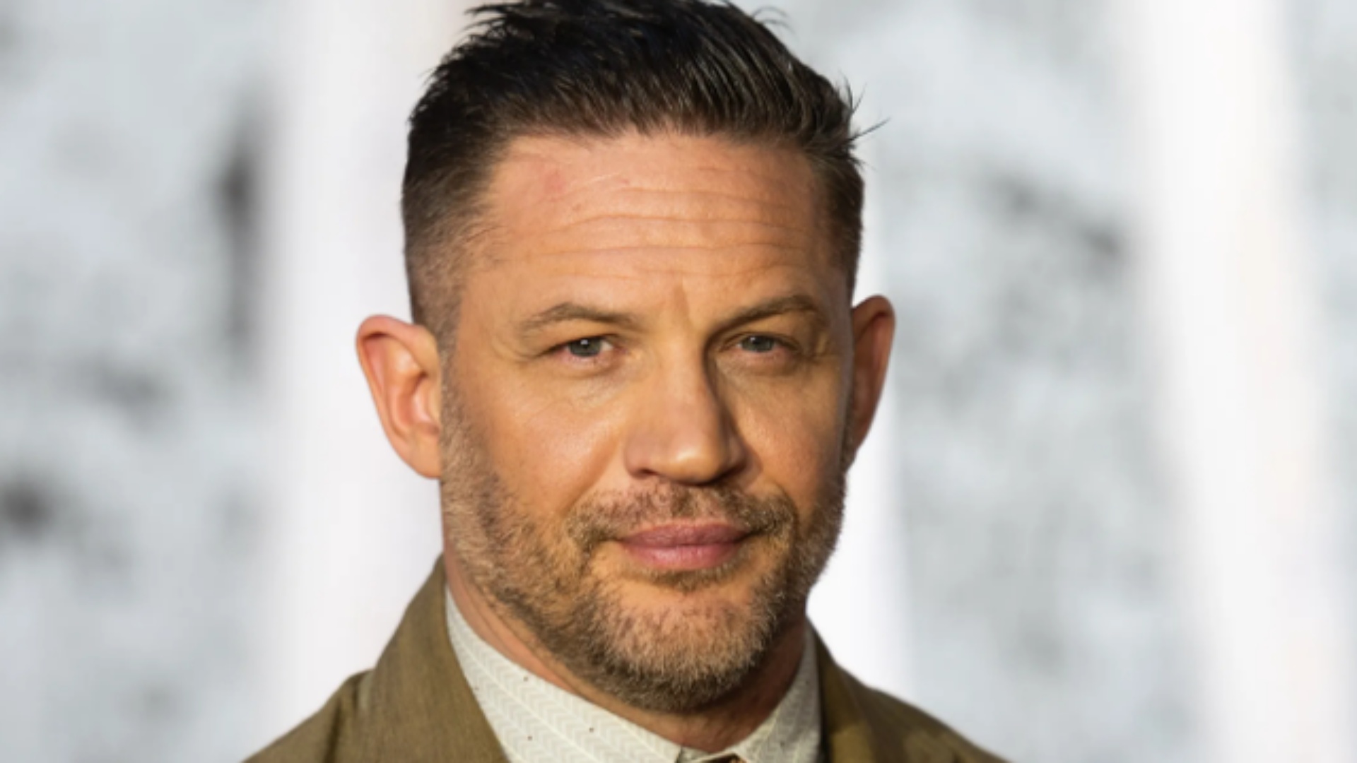 video-tom-hardy-zbulon-talentin-e-fshehte-qe-askush-nuk-e-priste-aktori-i-njohur-publikon