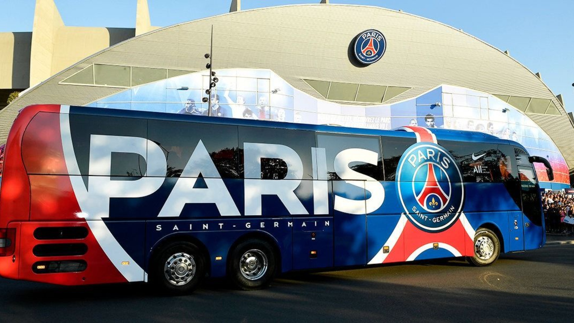 Skandal në Bilbao  goditet me gurë autobusi i PSG  Arrestohen dy persona 