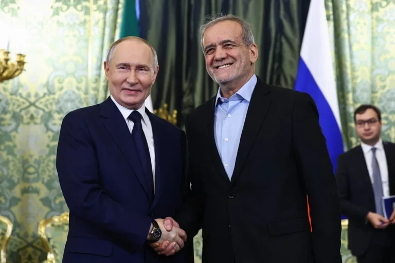 Putin dënon sulmet izraelite ndaj Iranit  thotë se është gati të    