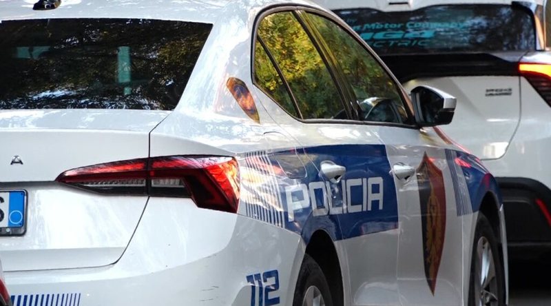  Pistoletë me fishek në fole   Momente tensioni në Korçë  armë drejt efektivëve të Policisë  ja si u arrestua 26 vjeçari