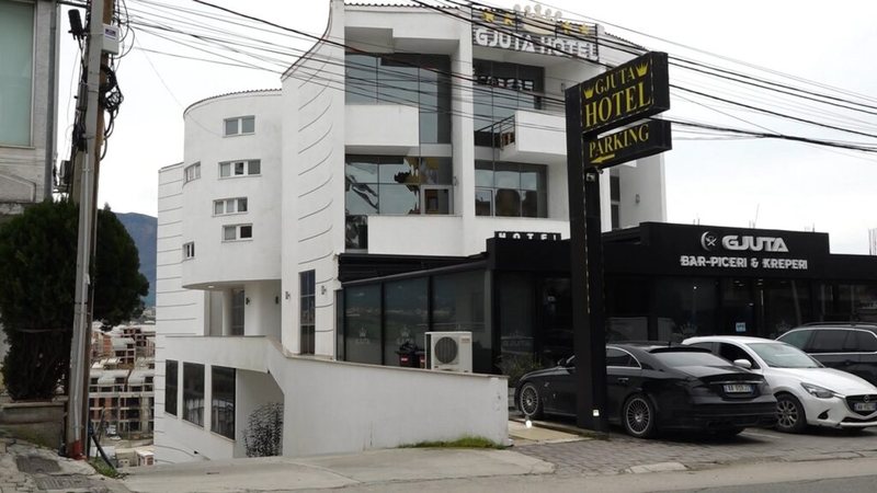 veteplagosja-e-18-vjecares-nga-gjurmet-e-gjakut-te-provat-si-u-perfshi-familja-e-te-dashurit-te-saj-ne-ngjarje