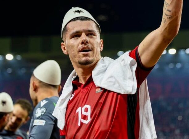 Momentet e para si baba  bëhet virale video e ëmbël e Mirlind Dakut me vajzën e sapolindur