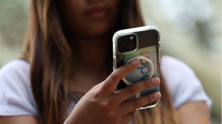 britania-drejt-ndalimit-te-mediave-sociale-per-personat-ne-16-vjec-kufizime-edhe-ne-chatbot-et-e-ai