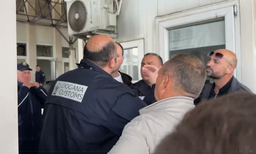 autoritetet-doganore-perplasen-me-shoqaten-e-pellumbave-debate-te-ashpra-ne-qafe-thane