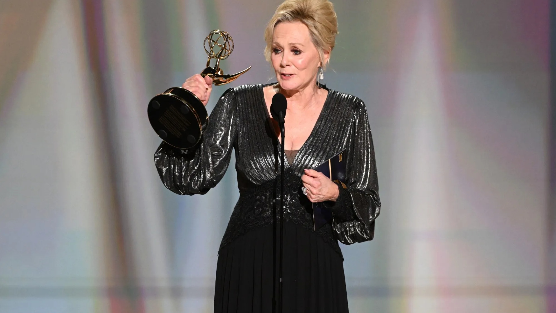 jean-smart-ben-histori-ne-emmy-fiton-per-te-pestin-vit-radhazi-cmimin-e-madh-si