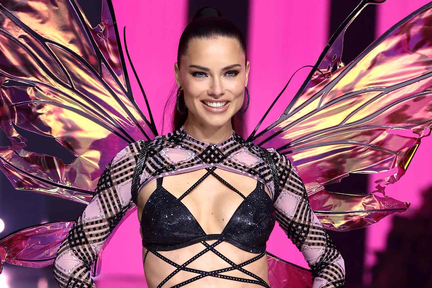 do-te-habiteni-supermodelja-adriana-lima-zbulon-sekretin-e-formes-se-saj-ne-moshen-45-vjecare
