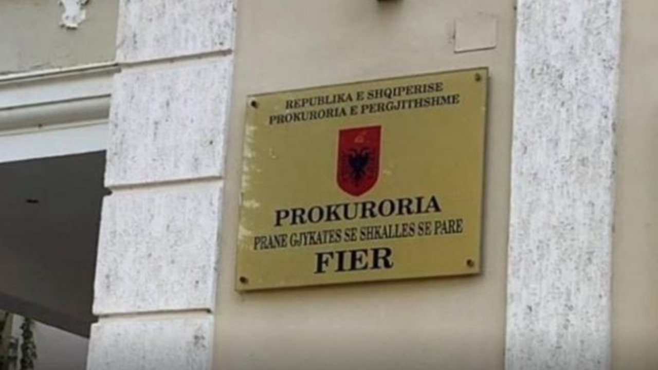 emri-kush-eshte-avokatja-qe-mashtronte-emigrantet-ne-fier-si-u-vodhi-mijera-euro