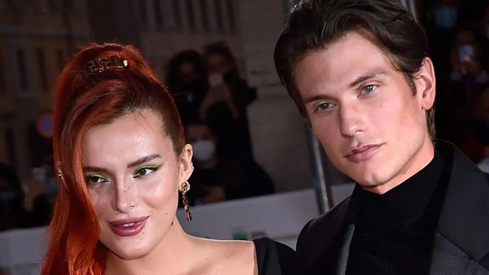 bella-thorne-zbulon-te-verteten-tronditese-per-ish-partnerin-me-ndihmoi-nje-kamarier-te-kuptoja-mesazhet-ai-me-tradhtoi