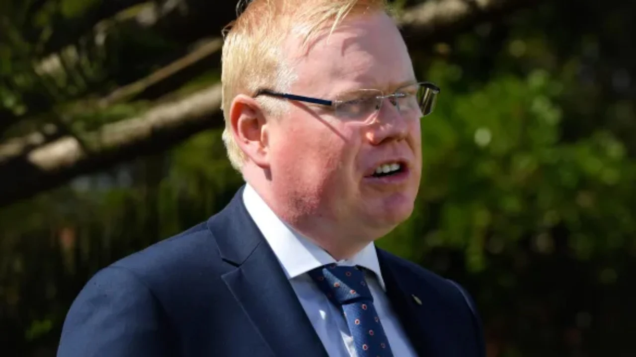 U shpall fajtor për përdhunimin e dy të rinjve  jep dorëheqjen politikani australian