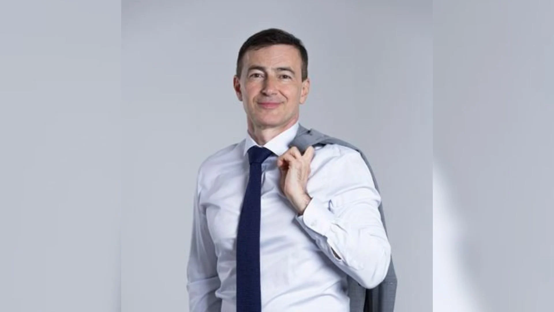  Duhet më shumë sesa premtime   eurodeputeti bullgar reagon për protestat në Tiranë  Kovatchev  Të dëgjohen zërat e të rinjve