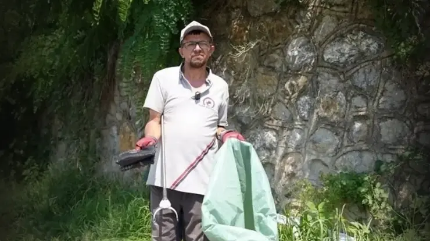 gjen-canten-me-ar-punonjesi-i-pastrimit-habit-me-veprimin-e-tij-ia-dorezon