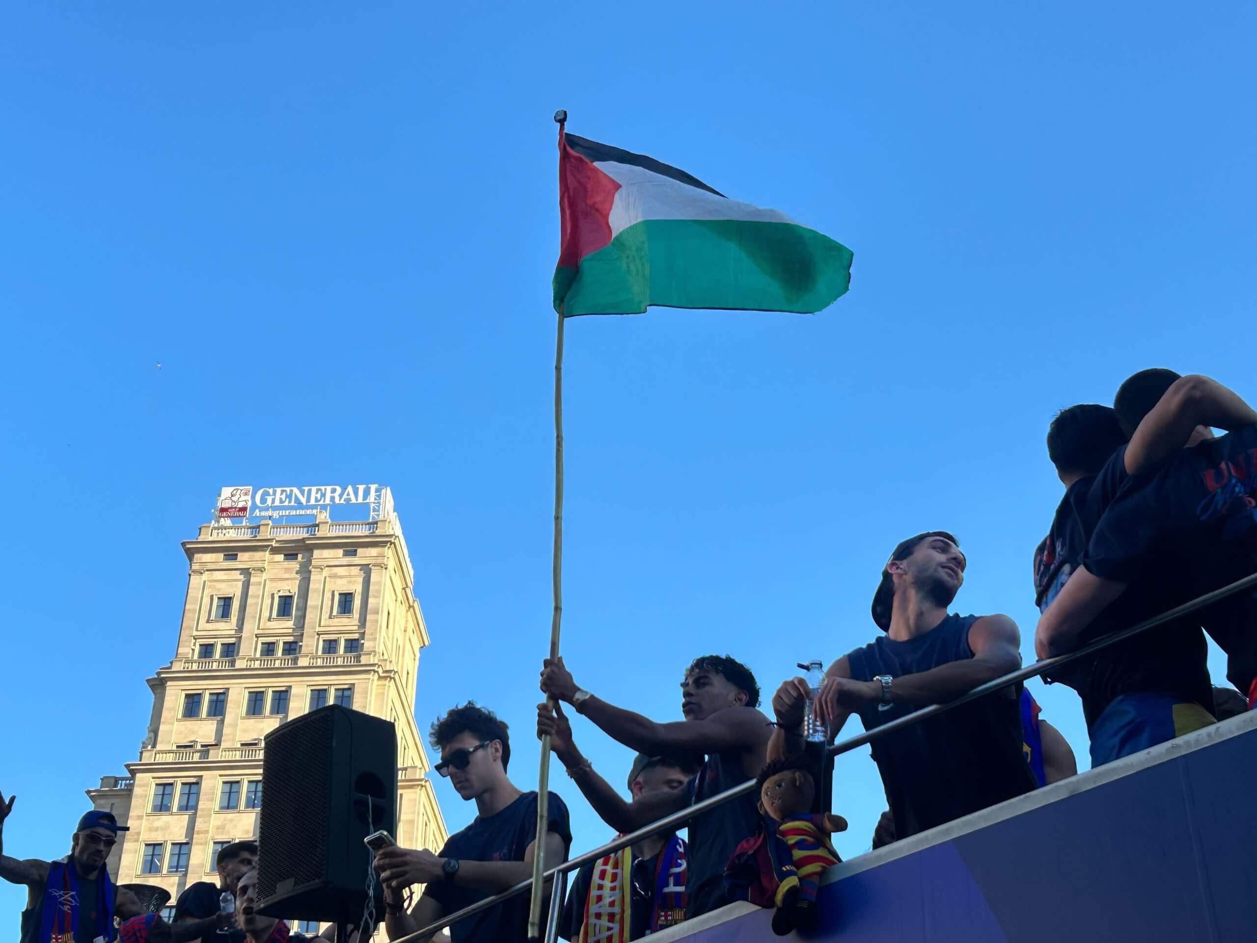 flamuri-palestinez-ne-festen-e-barcelones-izraeli-ankohet-per-lamine-yamal-do-te-perballet-me