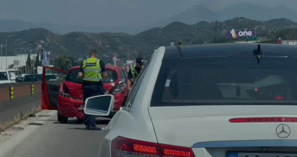 varg-aksidenti-perplasen-automjetet-ne-autostraden-durres-tirane-dy-persona