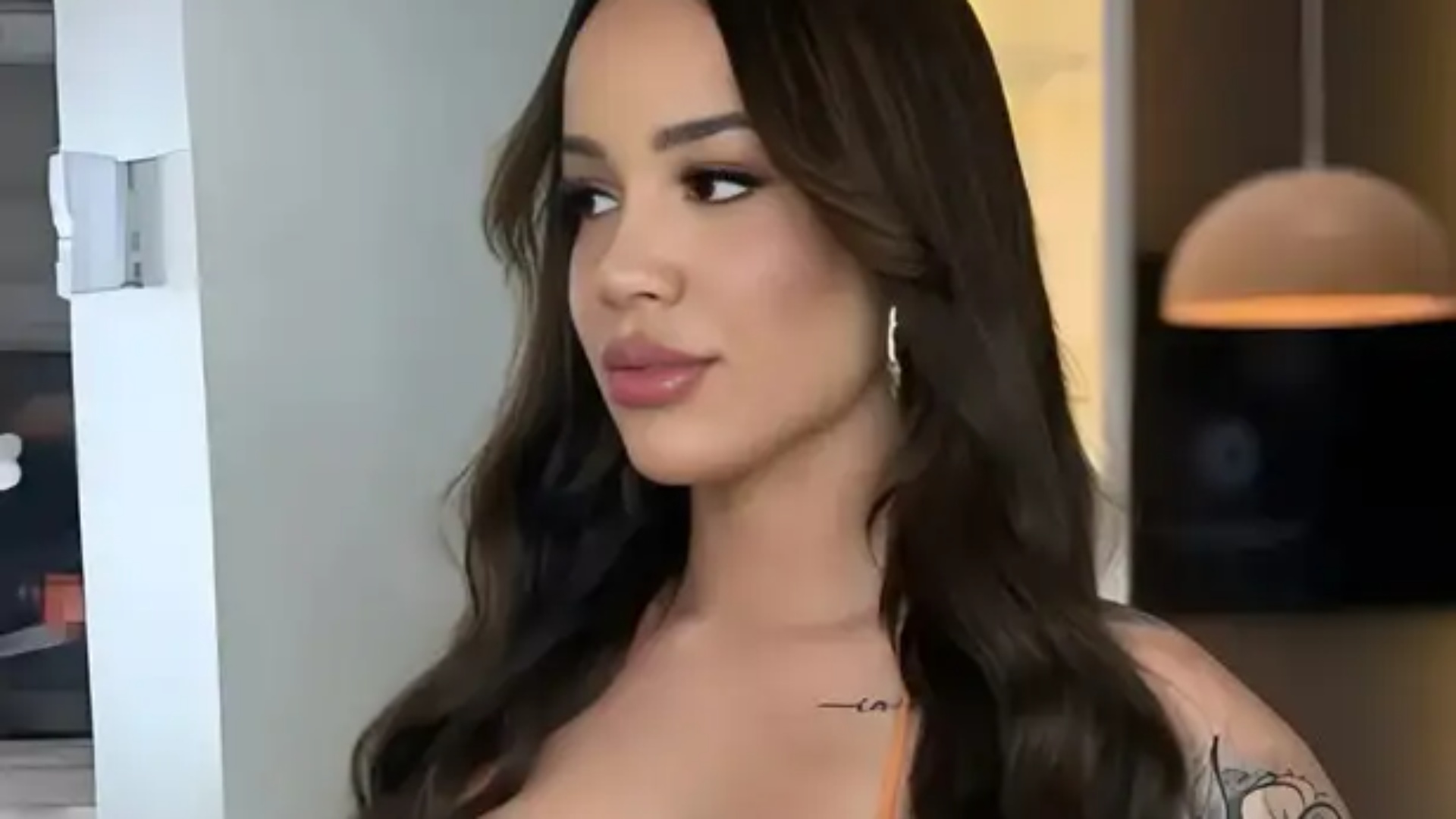 influencerja-inskenoi-rrembimin-e-saj-per-zhvatje-por-e-peson-keq-detajet-tronditese-qe-dolen-nga-hetimet