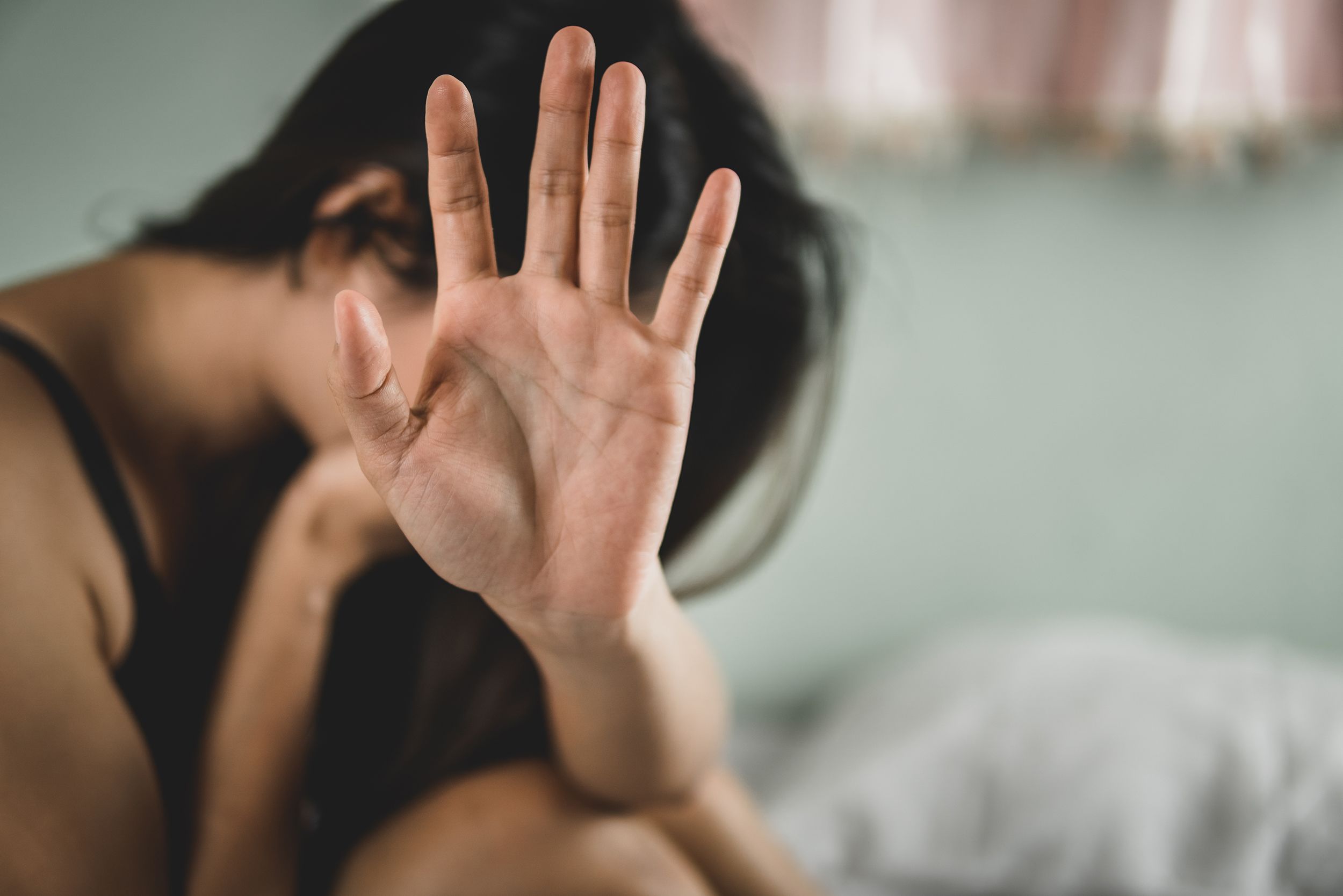 e-rende-82-vjecari-abuzon-seksualisht-me-mbesen-e-tij-dhe-me-pas-arratiset