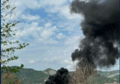 digjen-goma-buze-shkumbinit-krim-mjedisor-ne-elbasan-shtellunga-tymi-mbi-qytet