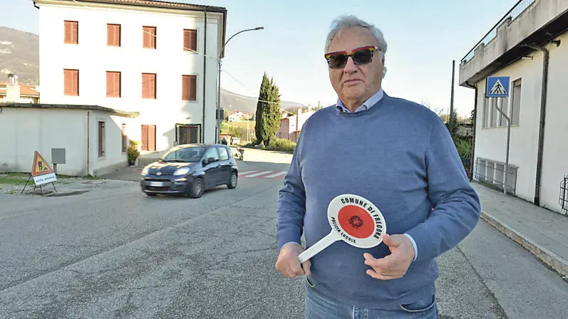 e-pazakonte-kryetari-i-bashkise-detyrohet-per-here-te-dyte-te-sherbeje-si-polic-trafiku