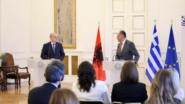 ministri-i-jashtem-grek-zbulon-origjinen-e-hasanit-flet-gjuhen-tone-per-shkak-te