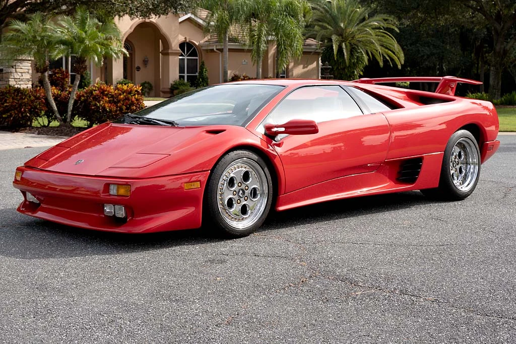 e-shiten-pa-ia-ditur-vleren-pronaret-e-makines-luksoze-bejne-zbulimin-e-papritur