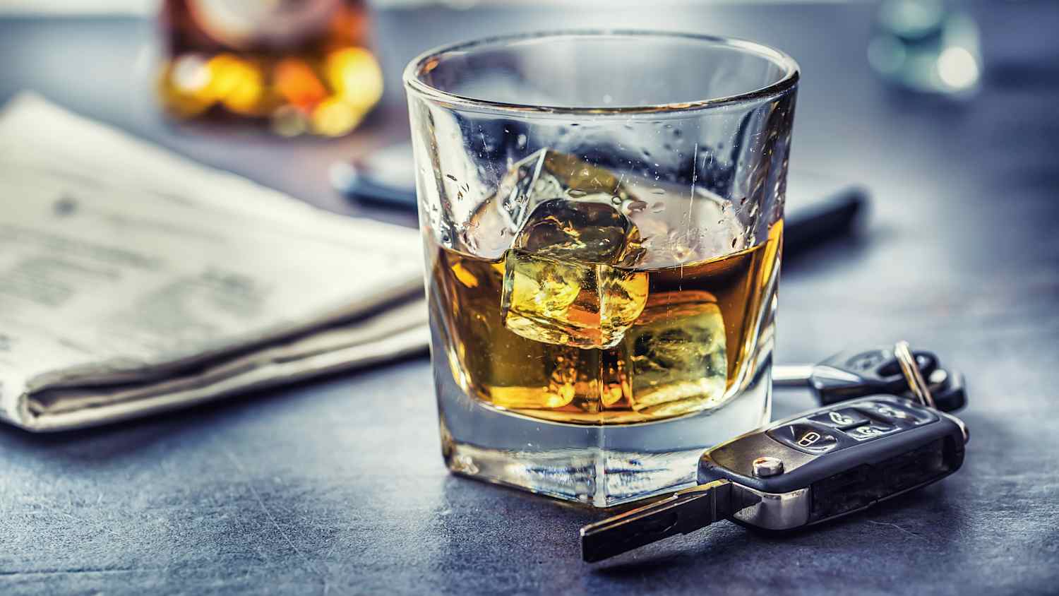 e-nisi-si-shaka-dhe-nuk-mendoi-pasojat-i-mituri-i-jep-shokut-pijen-me-vaj-motori