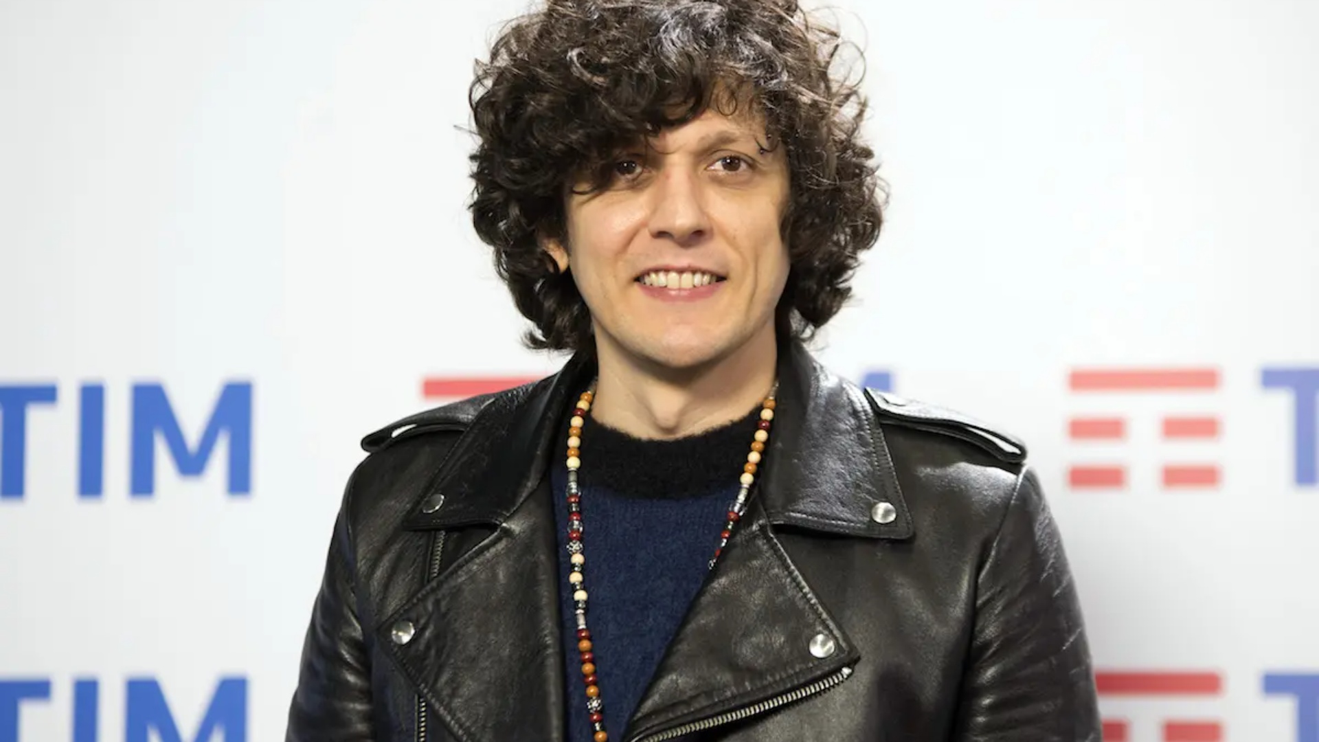 emocionon-kengetari-ermal-meta-vjen-me-nje-ninulle-per-femijet-e-gazes-po-ndodh-nje-masaker