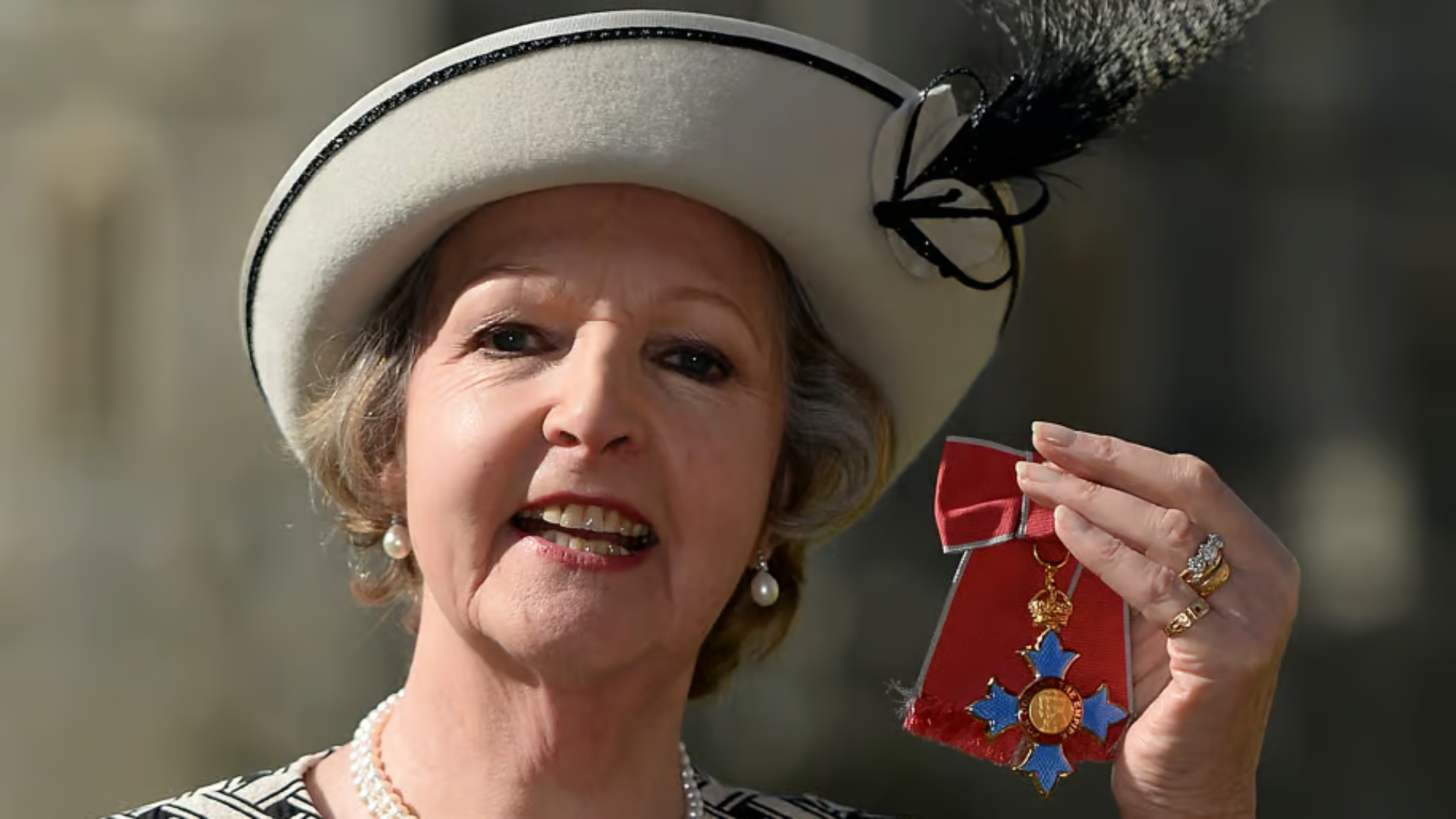humb-betejen-me-shuhet-ylli-i-serialeve-te-njohura-britanike-penelope-keith