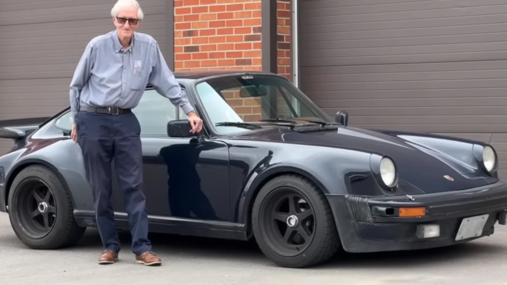 Having traveled over 1 million kilometers with the same car, meet the 85-year-old who's currently the most VIRAL!