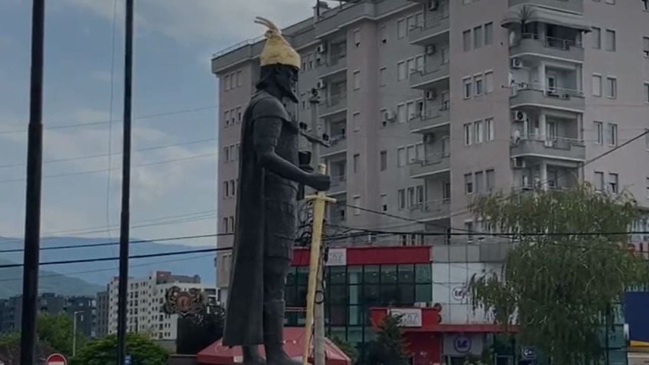 Vandalizimi i shtatores së Gjergj Kastriotit Skënderbeut  Komuna e Prizrenit  Ndërhyrje e papranueshme