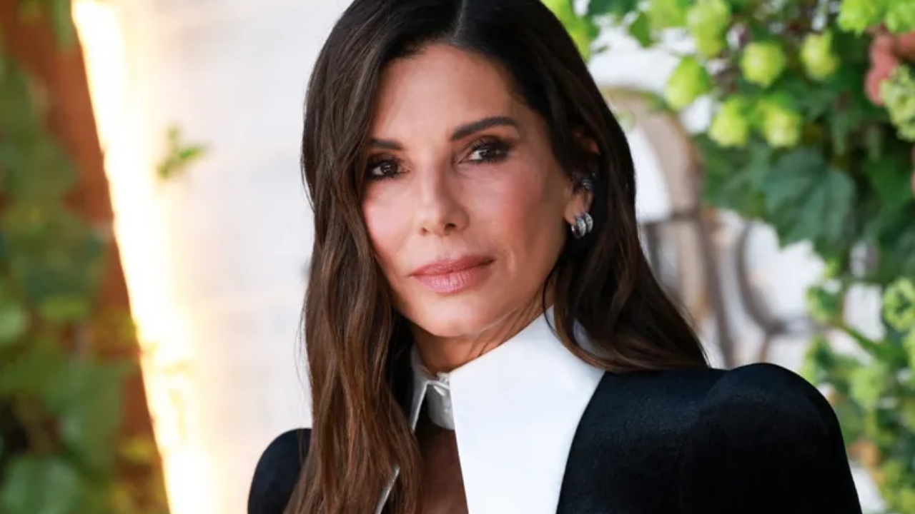 cila-eshte-arsyeja-sandra-bullock-tregon-se-ka-humbur-floket-dy-here-nga