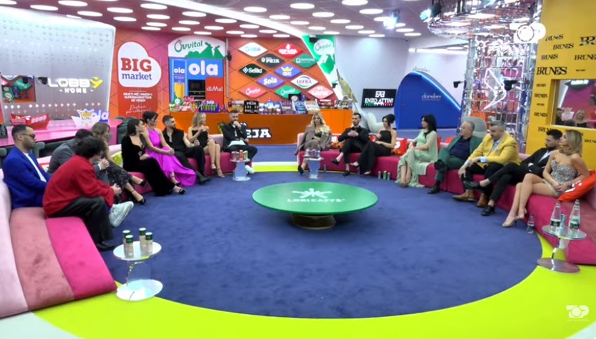  Ai më vlerëson mua  Greta përballet me deklaratat e Kristit në Dhomën e Rrëfimit  Ajo më jep bezdi sepse   