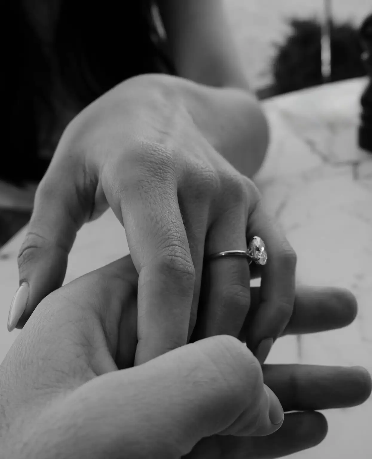 FOTOT/ Dikur 'vajza më e bukur në botë', modelja e njohur fejohet me  aktorin francez | Gazeta Shqip